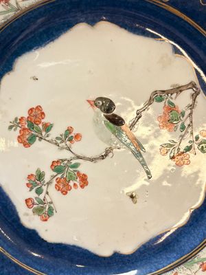 A pair of fine Chinese famille verte powder-blue-ground 'bird on branch' plates, Kangxi — photo 10