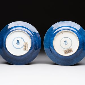 A pair of fine Chinese famille verte powder-blue-ground 'bird on branch' plates, Kangxi — photo 2