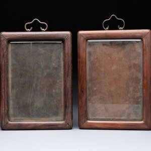 A pair of fine Chinese hongmu frames with bronze mounts, 19th C. — photo 1