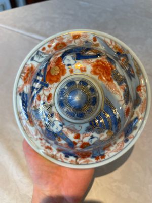A pair of fine Chinese Imari-style vases and covers with narrative design, Kangxi — 照片 23