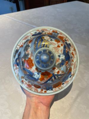 A pair of fine Chinese Imari-style vases and covers with narrative design, Kangxi — 照片 7
