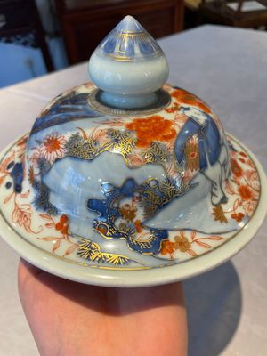 A pair of fine Chinese Imari-style vases and covers with narrative design, Kangxi — 照片 9