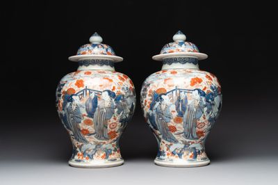 A pair of fine Chinese Imari-style vases and covers with narrative design, Kangxi