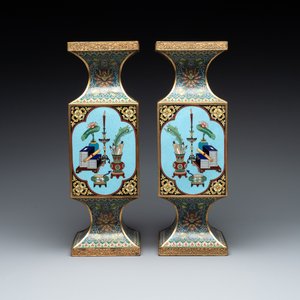 A pair of fine Chinese rectangular cloisonné 'antiquities' 'gu' vases, 19/20th C. — photo 2