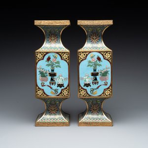 A pair of fine Chinese rectangular cloisonné 'antiquities' 'gu' vases, 19/20th C. — photo 3