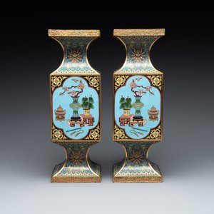 A pair of fine Chinese rectangular cloisonné 'antiquities' 'gu' vases, 19/20th C. — photo 4