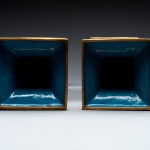 A pair of fine Chinese rectangular cloisonné 'antiquities' 'gu' vases, 19/20th C. — photo 6