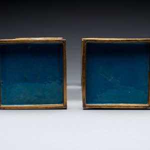 A pair of fine Chinese rectangular cloisonné 'antiquities' 'gu' vases, 19/20th C. — photo 7