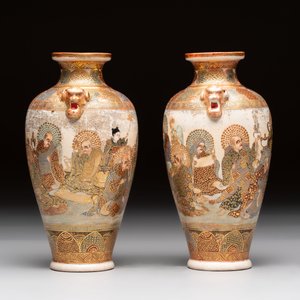 A pair of fine Japanese Satsuma vases and a 'mille-fleur' plate,  Tazawa 田沢造 and Takeda 武田 mark, Meiji, 19/20th C. — foto 6