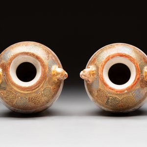 A pair of fine Japanese Satsuma vases and a 'mille-fleur' plate,  Tazawa 田沢造 and Takeda 武田 mark, Meiji, 19/20th C. — foto 9
