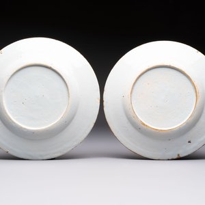 A pair of fine polychrome Dutch Delft 'Coastal View' plates, 18th C. — photo 2
