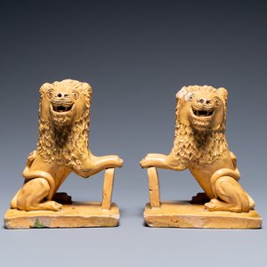 A pair of Flemish or North-French pottery lions, signed and dated 1865 — 照片 2