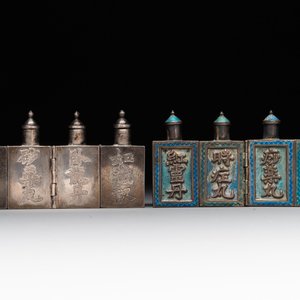 A pair of four-fold Chinese enamelled and engraved silver medicine bottles, 19th C. — 照片 1