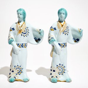 A pair of French faience models of Chinamen, Strasbourg, 18th C. — photo 2