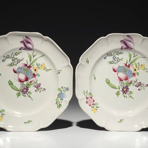 A pair of French faience plates with floral design, Joseph Hannong, Strasbourg, 18th C. — photo 1