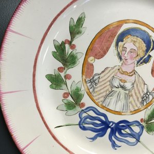 A pair of French faience portrait plates, prob. Les Islettes, 18/19th C. — photo 3