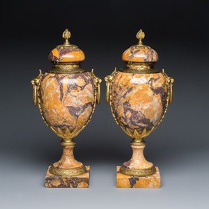 A pair of French gilt-bronze-mounted marble cassolettes — photo 2
