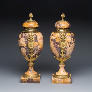 A pair of French gilt-bronze-mounted marble cassolettes — photo 3
