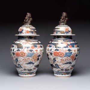 A pair of French Imari-style vases and covers with shishi finials, Samson, Paris, 19th C. — photo 3