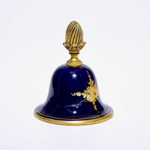 A pair of French ormolu-mounted covered vases in Sèvres style, France, 20th C. — 照片 8
