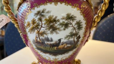 A pair of French parcel-gilt polychrome pink-ground porcelain potpourri vases, Jacob Petit, Paris, 19th C. — photo 12