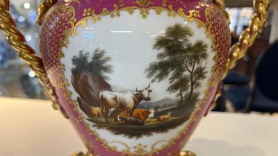 A pair of French parcel-gilt polychrome pink-ground porcelain potpourri vases, Jacob Petit, Paris, 19th C. — photo 13