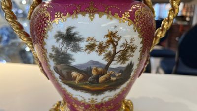 A pair of French parcel-gilt polychrome pink-ground porcelain potpourri vases, Jacob Petit, Paris, 19th C. — photo 14