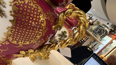 A pair of French parcel-gilt polychrome pink-ground porcelain potpourri vases, Jacob Petit, Paris, 19th C. — photo 10