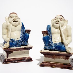 A pair of German faience models of Buddhas in Delft style, 1st half 18th C. — photo 1
