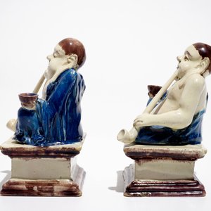 A pair of German faience models of Buddhas in Delft style, 1st half 18th C. — photo 3