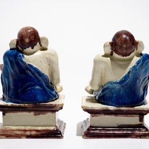 A pair of German faience models of Buddhas in Delft style, 1st half 18th C. — photo 4