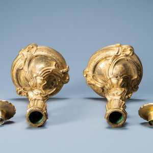 A pair of gilded bronze candlesticks, France, 18th C. — photo 8