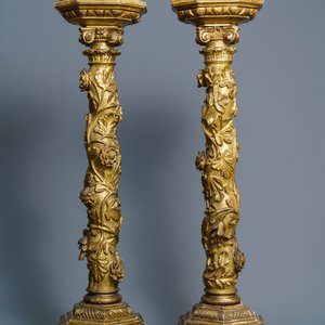 A pair of gilded wooden columns with Ionic capitals, floral swirls and lion paws, Italy, 18th C. — 照片 4