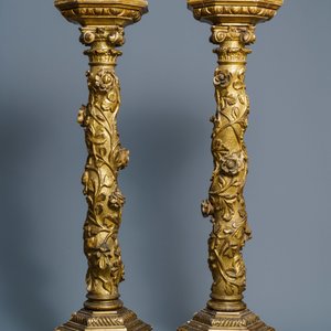 A pair of gilded wooden columns with Ionic capitals, floral swirls and lion paws, Italy, 18th C. — 照片 5