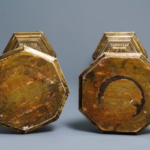 A pair of gilded wooden columns with Ionic capitals, floral swirls and lion paws, Italy, 18th C. — 照片 6