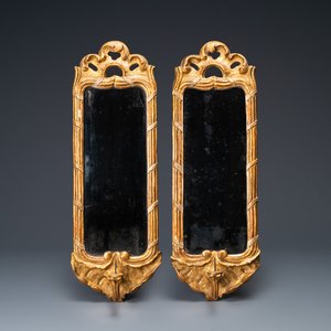 A pair of gilded wooden mirrors with candle holders, France or Italy, 17/18th C. — 照片 1