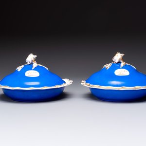 A pair of gilt and blue-ground Yildiz porcelain 'kamchen' for the Ottoman market, 19th C. — photo 1