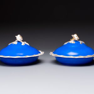 A pair of gilt and blue-ground Yildiz porcelain 'kamchen' for the Ottoman market, 19th C. — photo 3