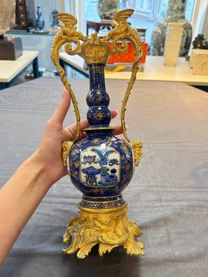 A pair of gilt-bronze-mounted Chinese famille verte powder-blue-ground double gourd vases, 19th C. — photo 9