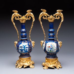 A pair of gilt-bronze-mounted Chinese famille verte powder-blue-ground double gourd vases, 19th C. — photo 1