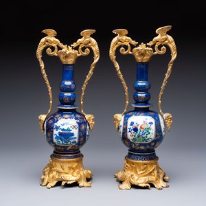 A pair of gilt-bronze-mounted Chinese famille verte powder-blue-ground double gourd vases, 19th C. — photo 3