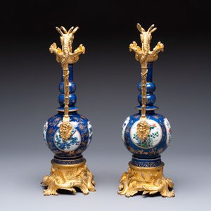 A pair of gilt-bronze-mounted Chinese famille verte powder-blue-ground double gourd vases, 19th C. — photo 4