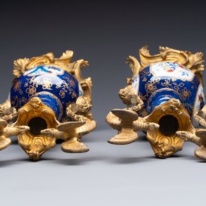A pair of gilt-bronze-mounted Chinese famille verte powder-blue-ground double gourd vases, 19th C. — photo 5
