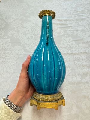 A pair of gilt-bronze-mounted Chinese turquoise-glazed vases, 19th C. — photo 16