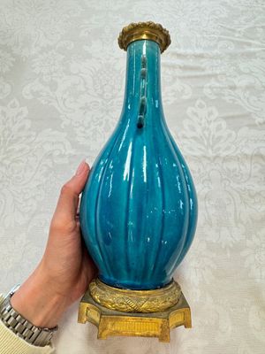 A pair of gilt-bronze-mounted Chinese turquoise-glazed vases, 19th C. — photo 18