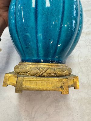A pair of gilt-bronze-mounted Chinese turquoise-glazed vases, 19th C. — photo 26