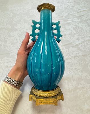 A pair of gilt-bronze-mounted Chinese turquoise-glazed vases, 19th C. — photo 4