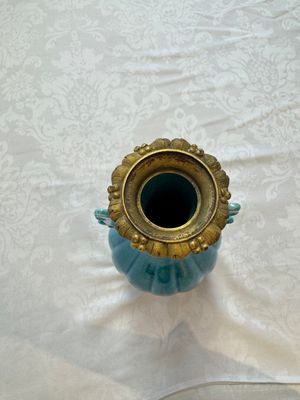 A pair of gilt-bronze-mounted Chinese turquoise-glazed vases, 19th C. — photo 6