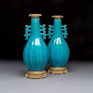 A pair of gilt-bronze-mounted Chinese turquoise-glazed vases, 19th C. — photo 1