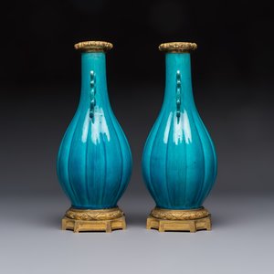 A pair of gilt-bronze-mounted Chinese turquoise-glazed vases, 19th C. — photo 2